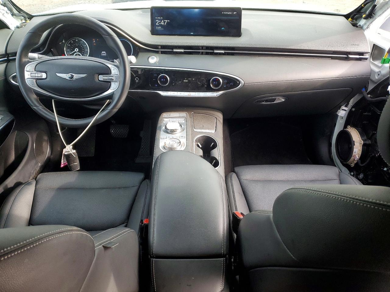 2025 GENESIS GV70