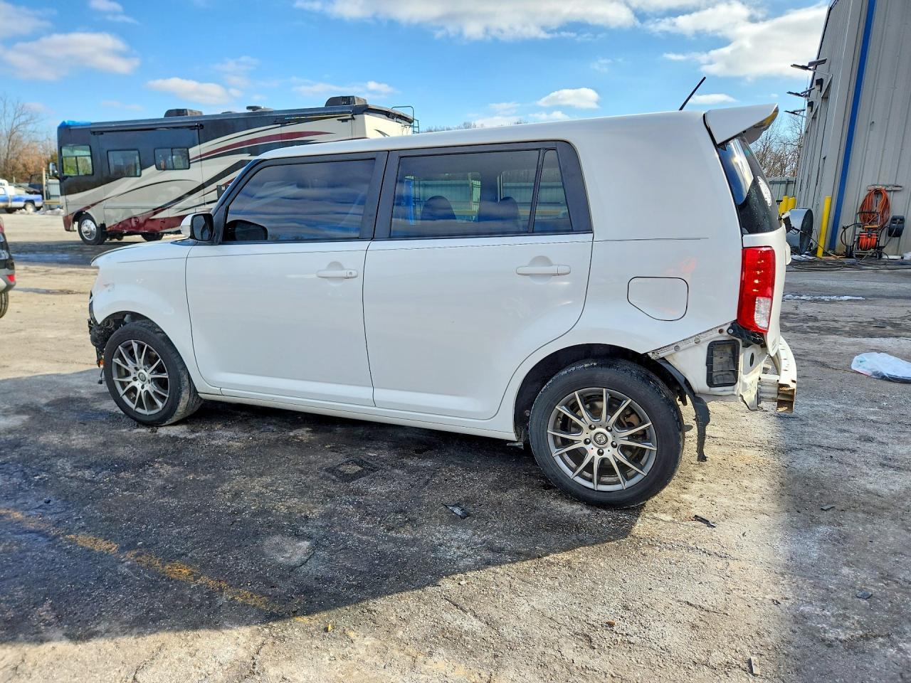 2015 TOYOTA SCION