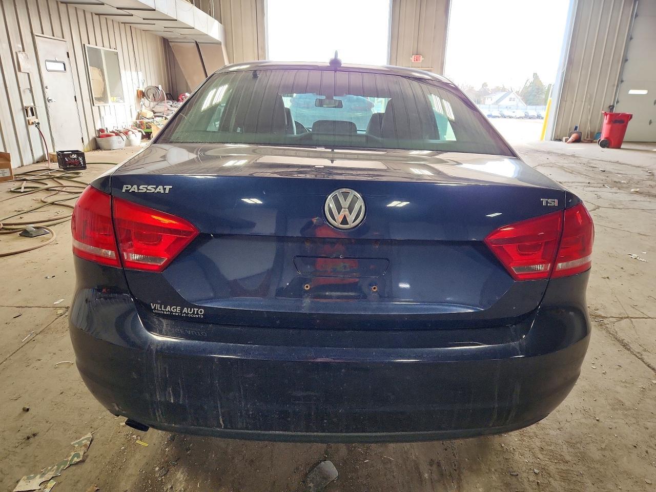 2014 VOLKSWAGEN Passat