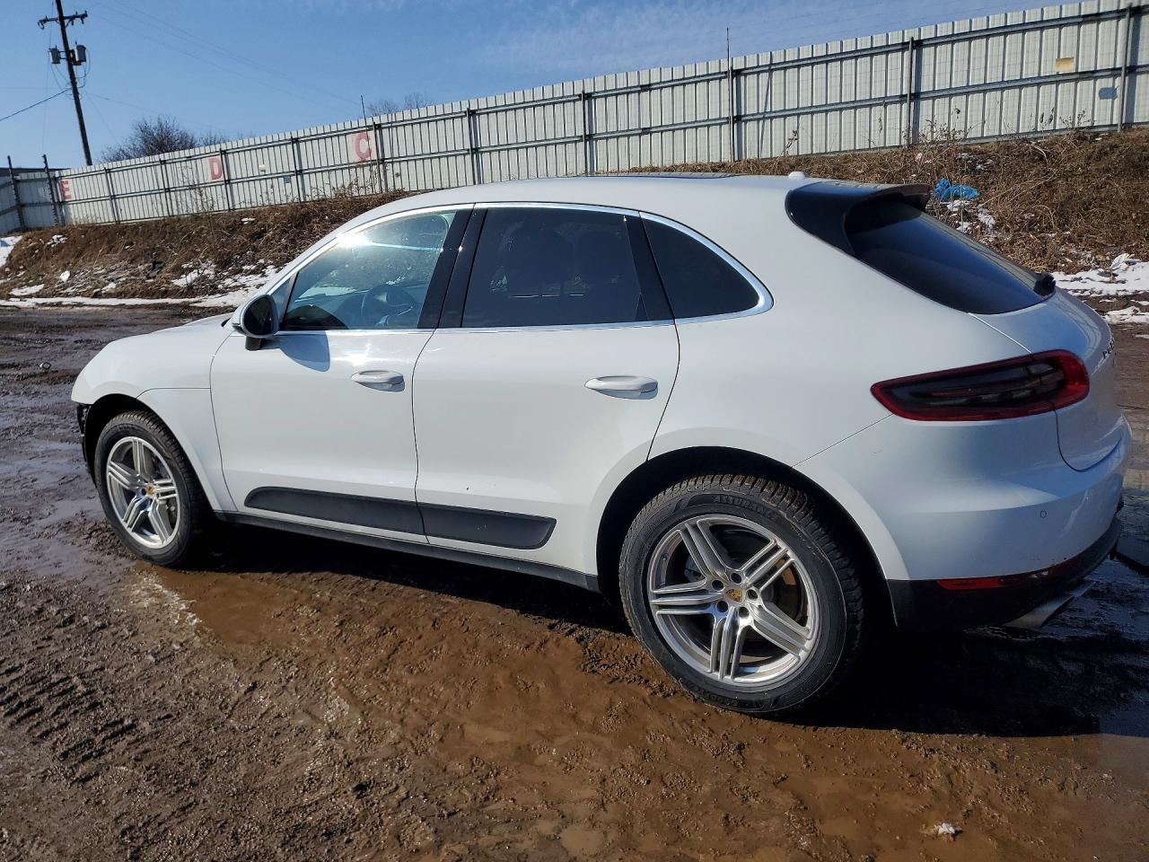 2017 PORSCHE Macan