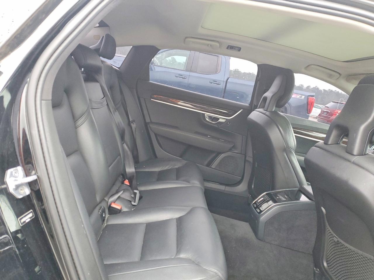 2018 VOLVO S90
