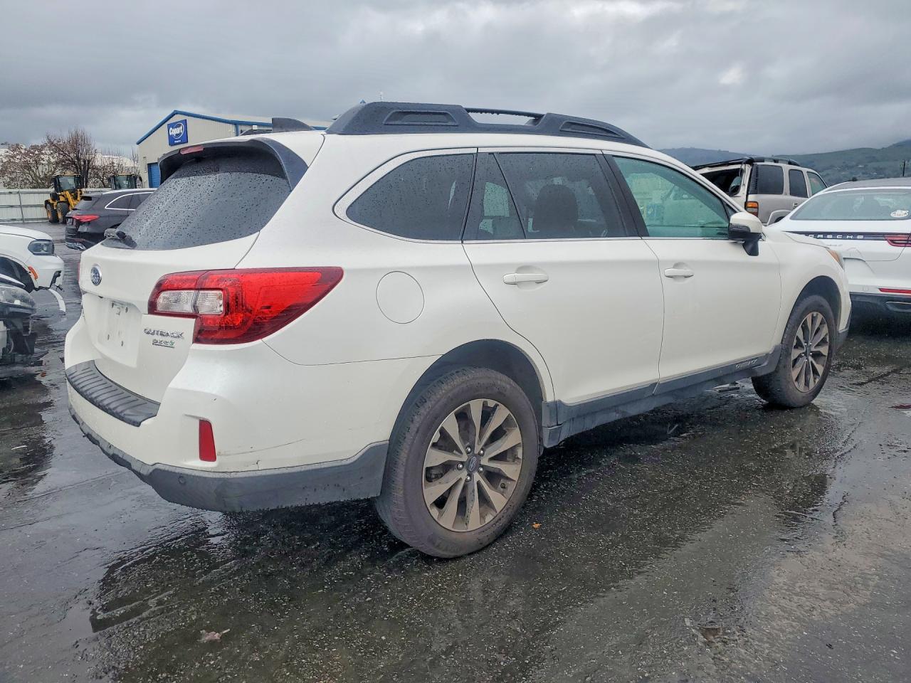 2017 SUBARU Outback