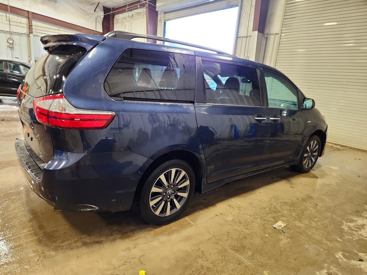 2018 TOYOTA SIENNA