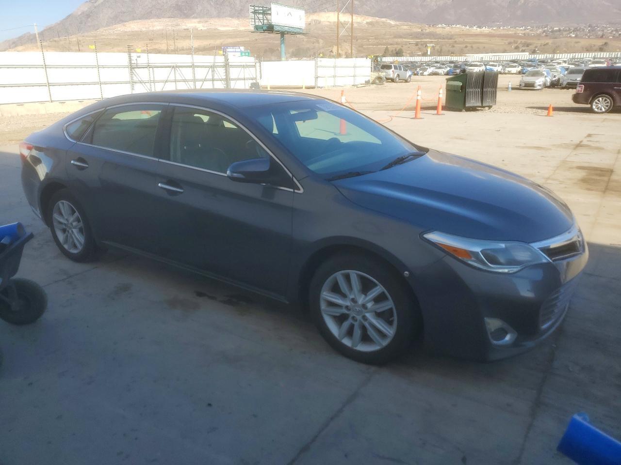 2013 TOYOTA Avalon