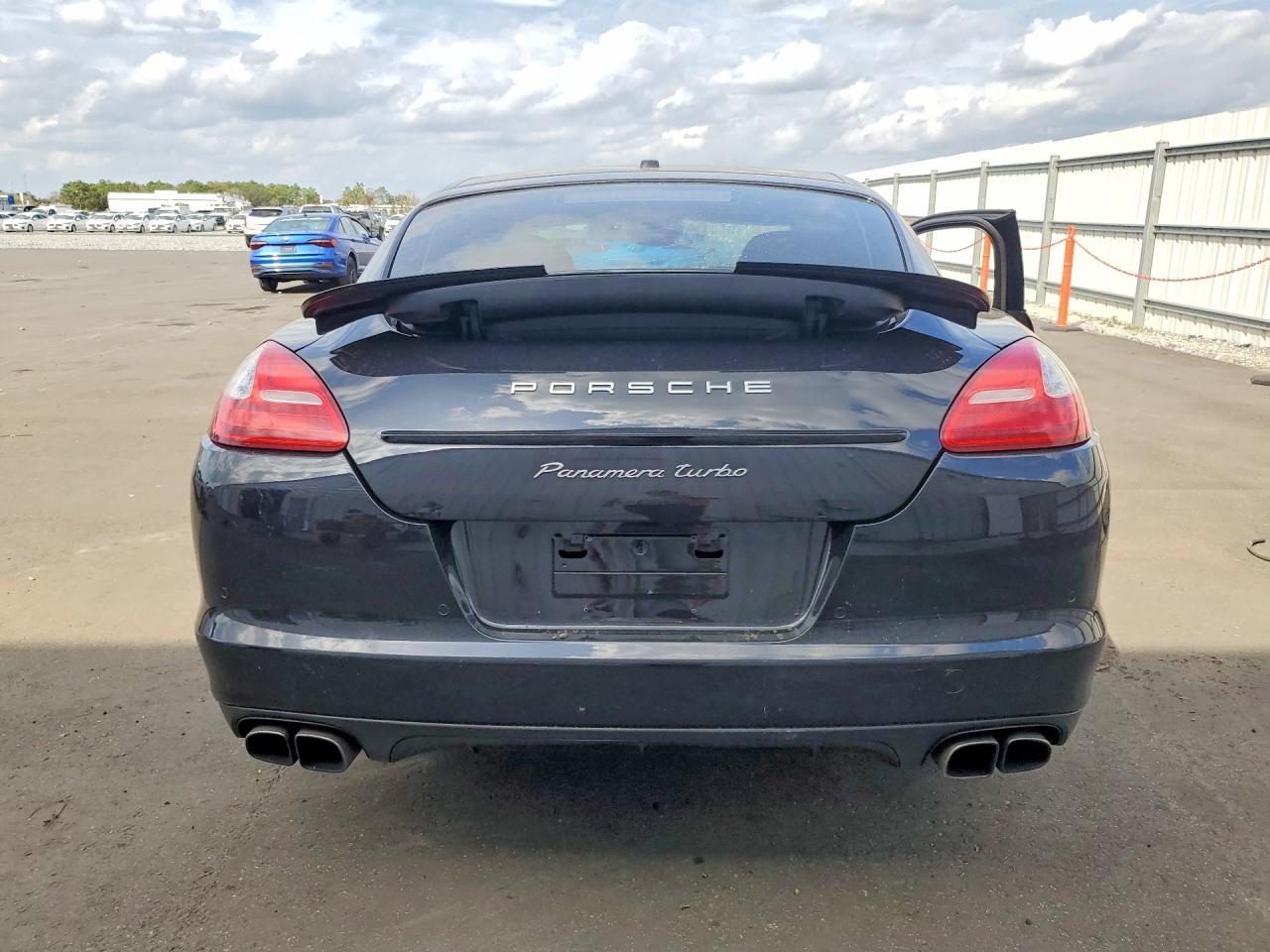 2011 PORSCHE Panamera
