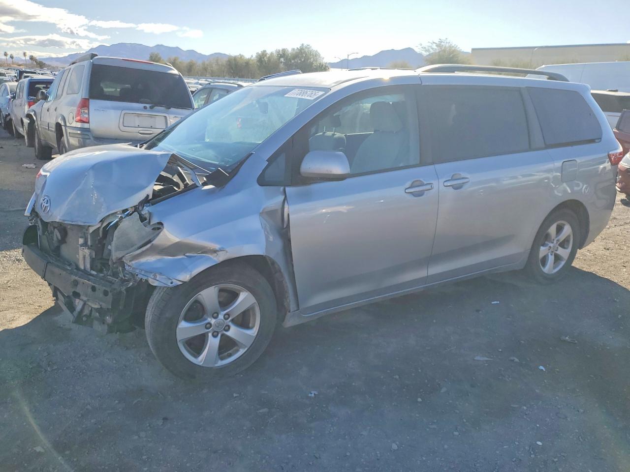 2015 TOYOTA SIENNA