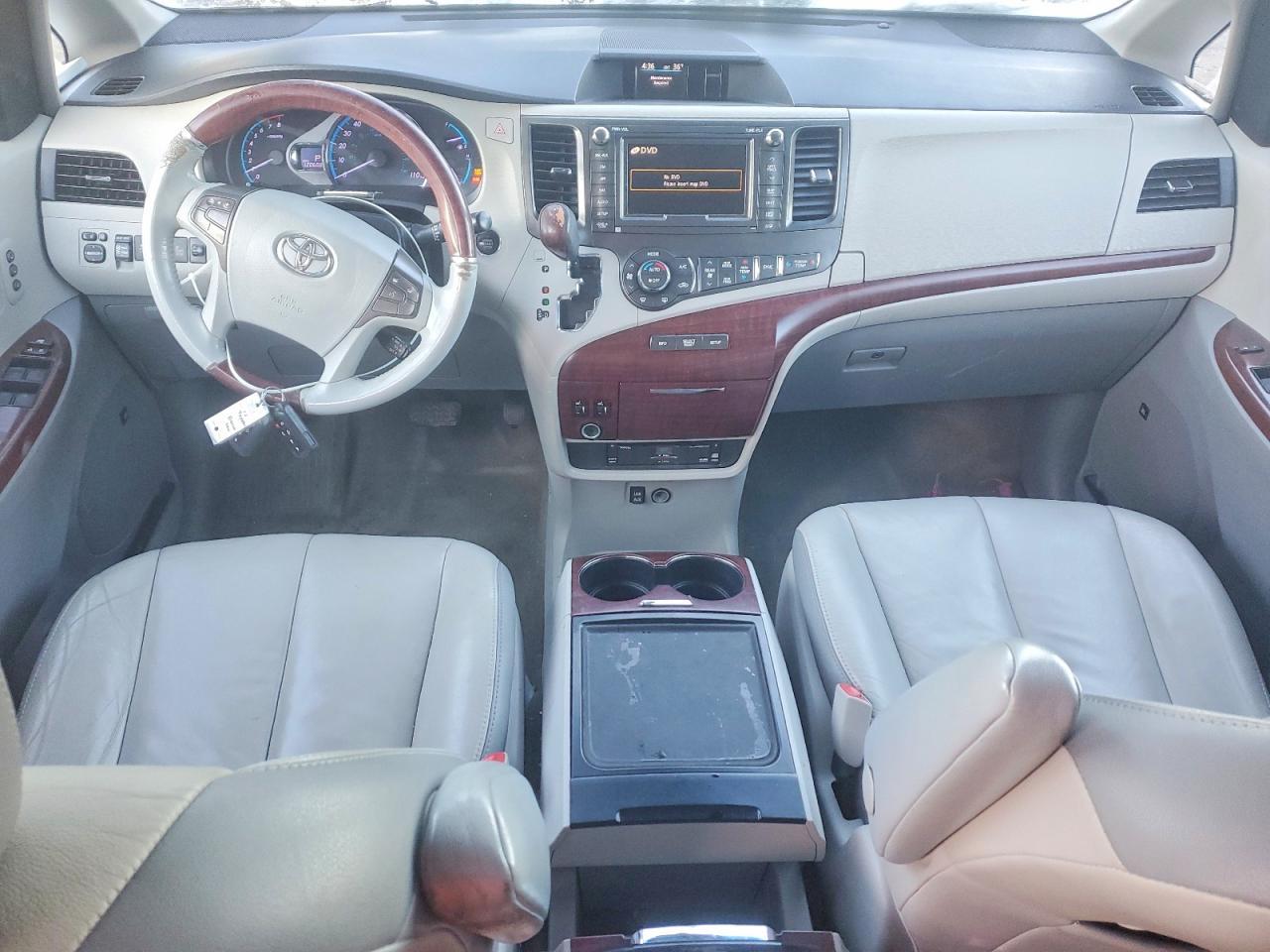 2013 TOYOTA SIENNA