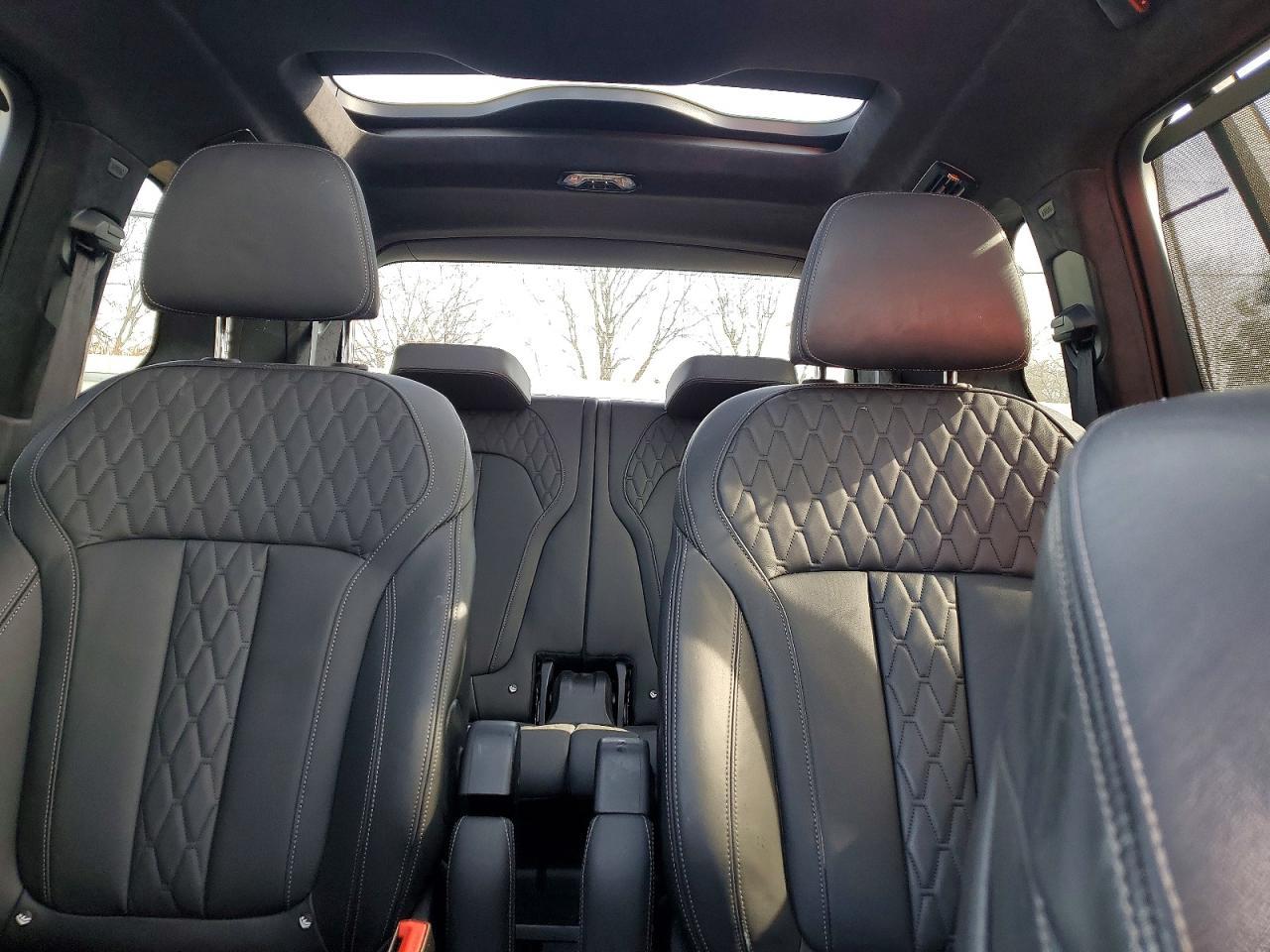 2023 BMW X7