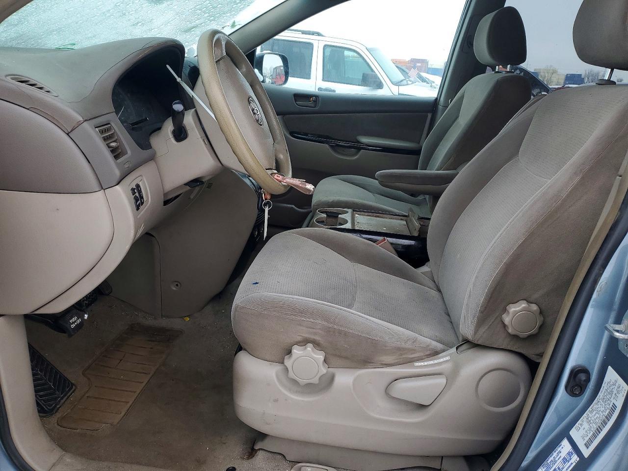 2004 TOYOTA SIENNA
