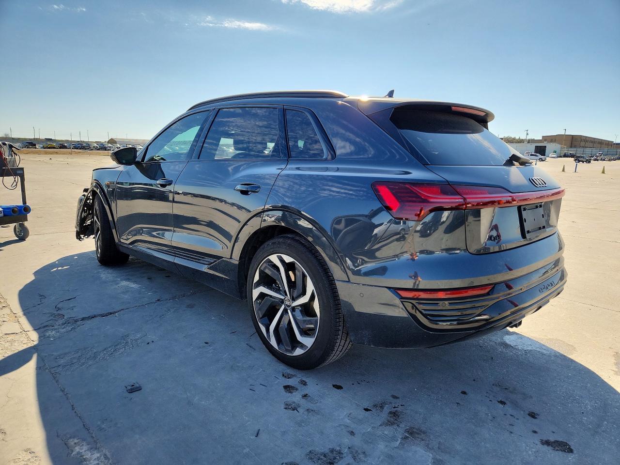 2024 AUDI Q8