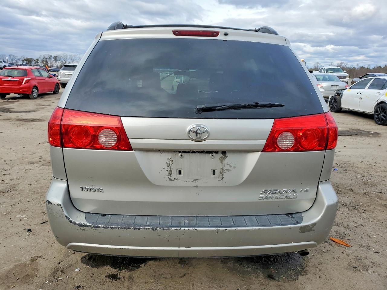 2010 TOYOTA SIENNA