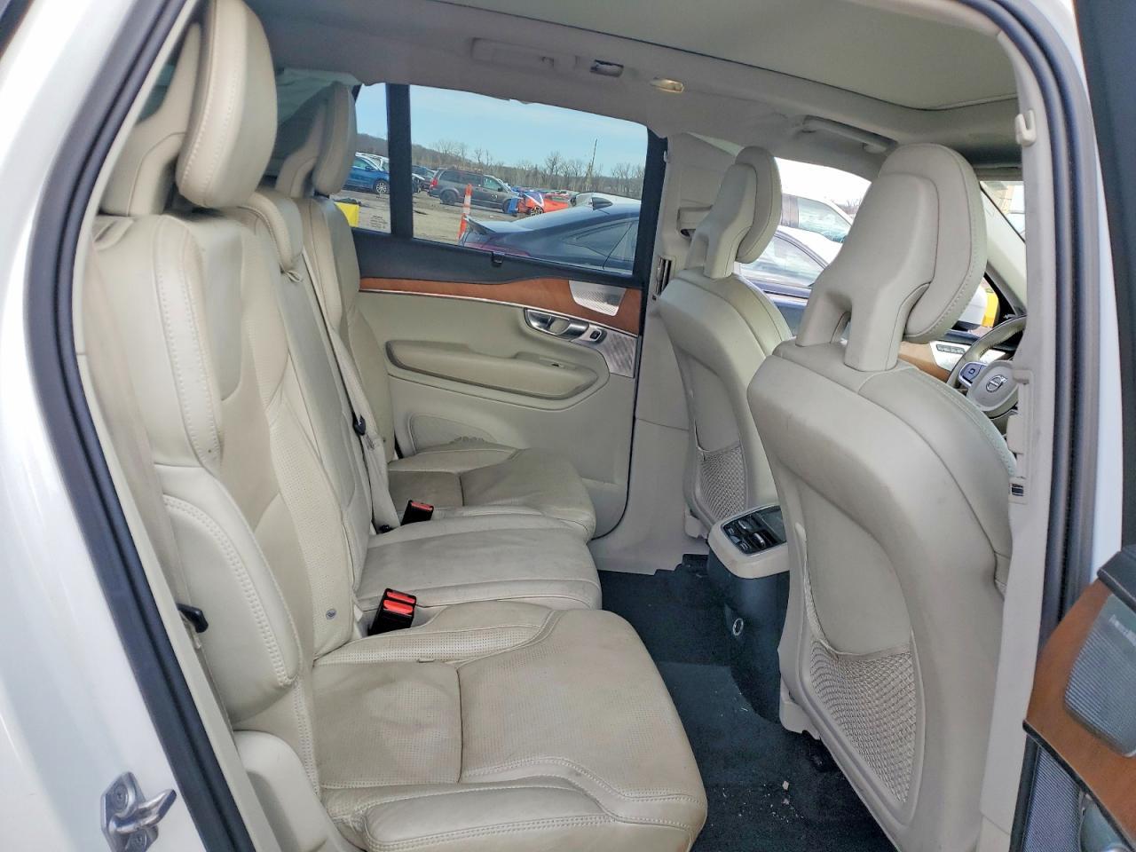 2017 VOLVO XC90