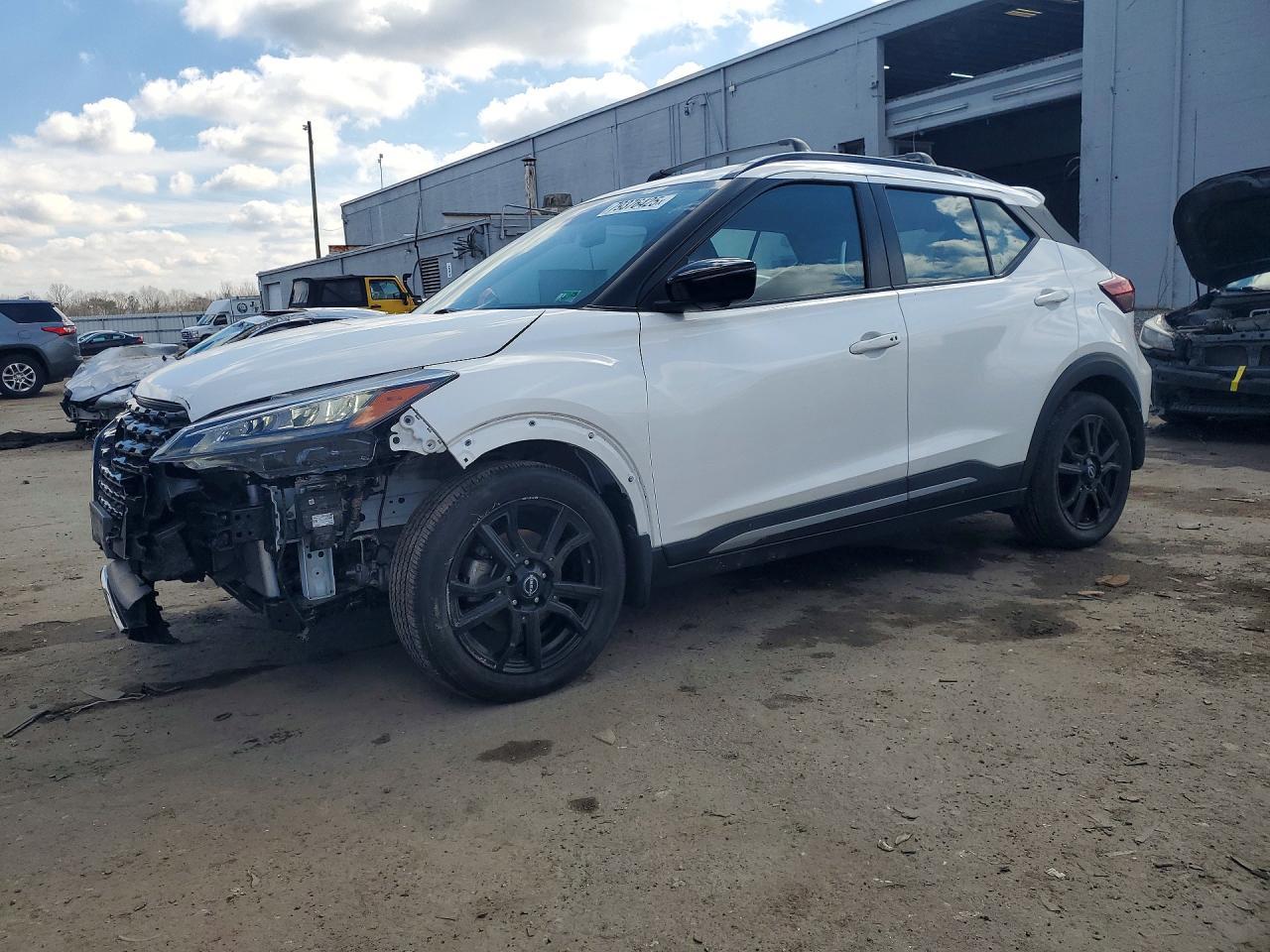 2023 NISSAN KICKS