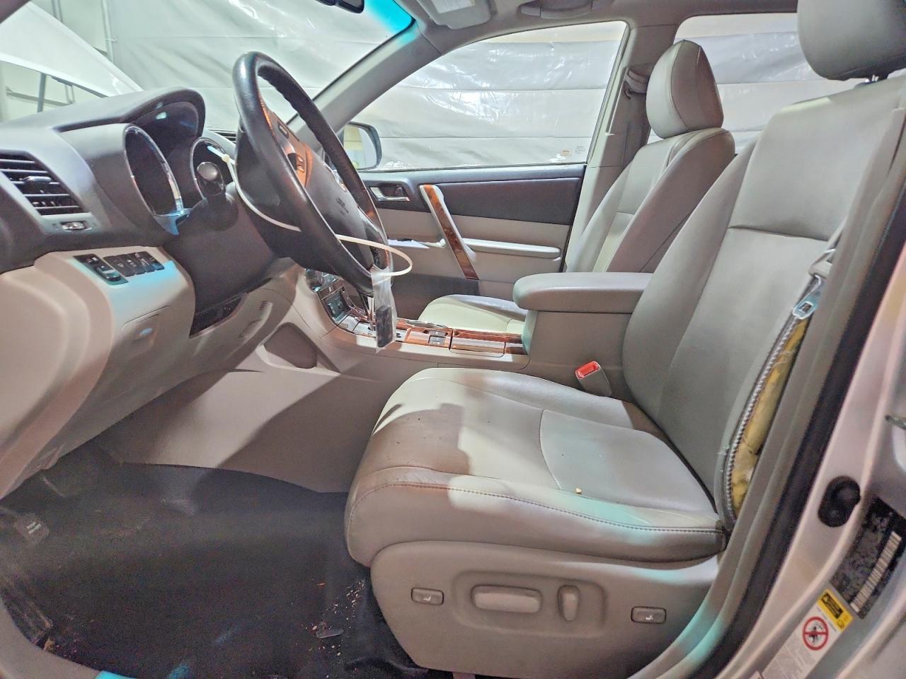 2011 TOYOTA HIGHLANDER