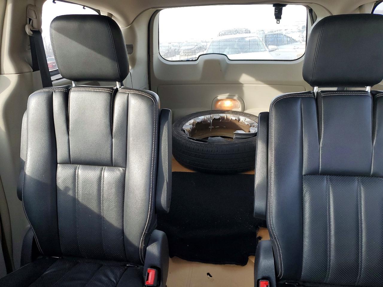 2011 CHRYSLER Town & Country