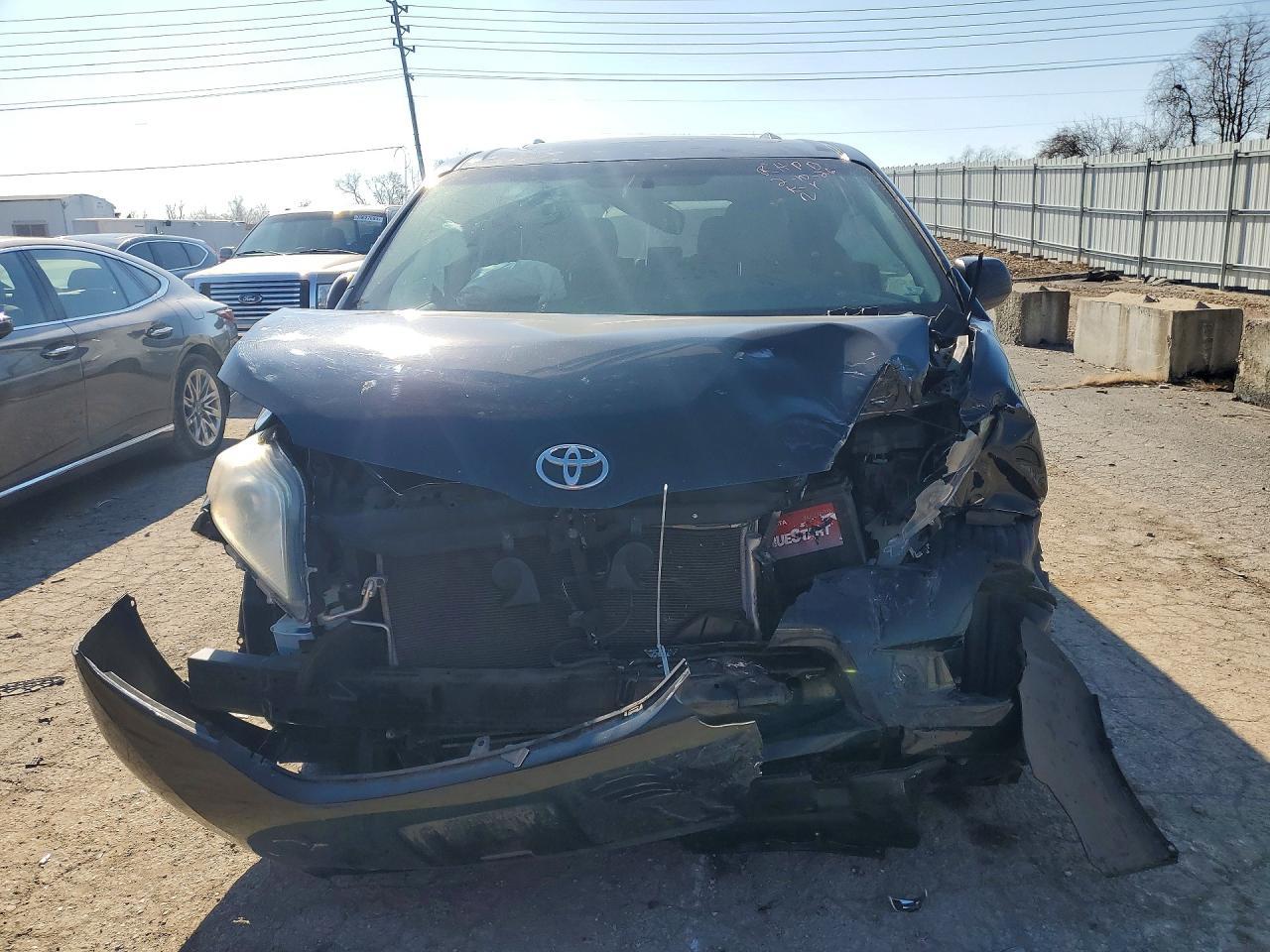2017 TOYOTA SIENNA