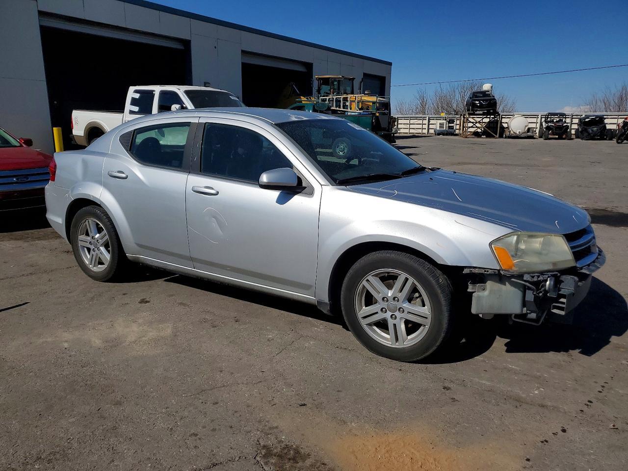 2012 DODGE Avenger