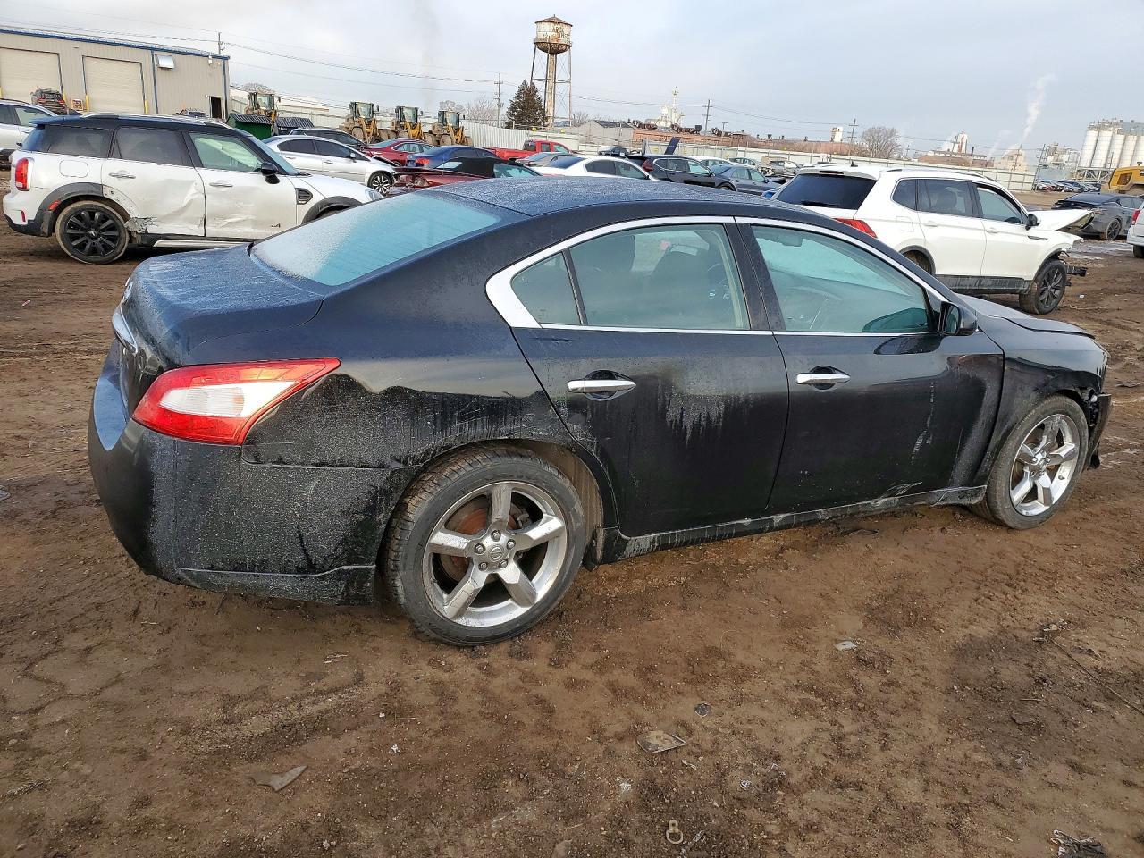 2010 NISSAN Maxima