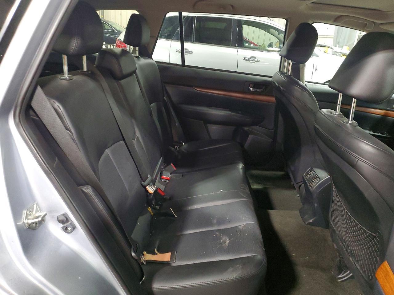 2014 SUBARU Outback