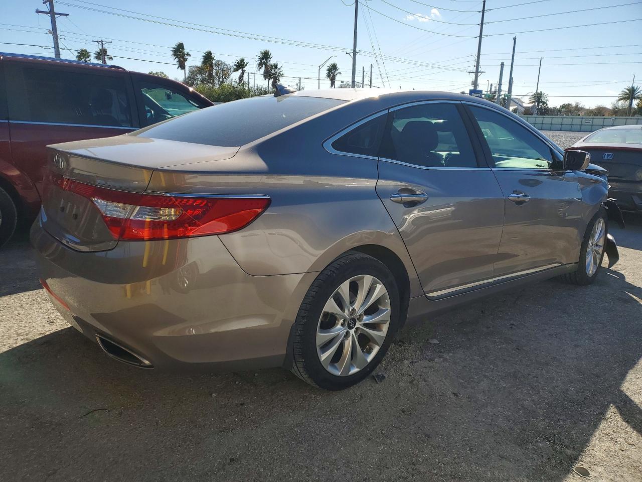2012 HYUNDAI Azera