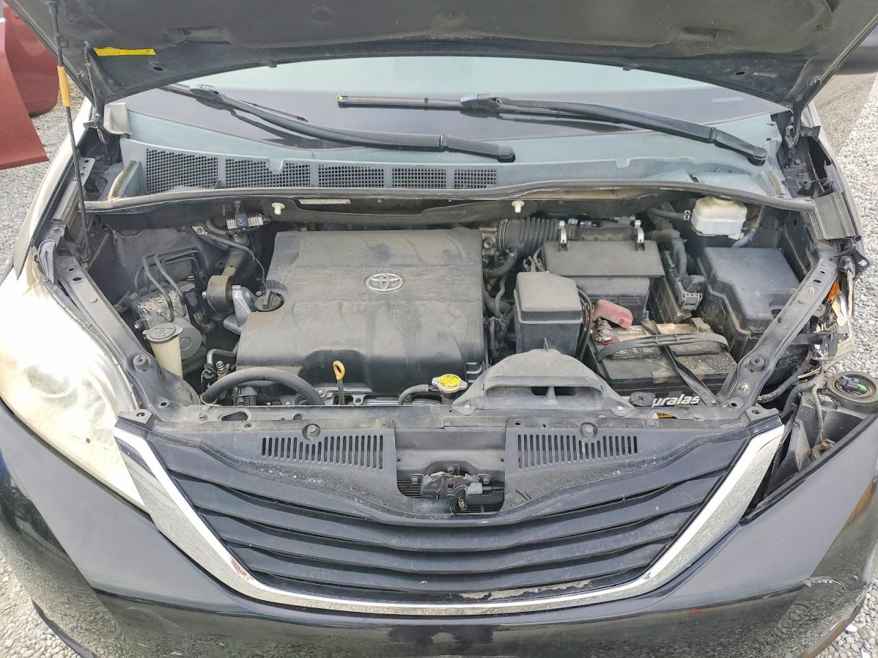 2013 TOYOTA SIENNA