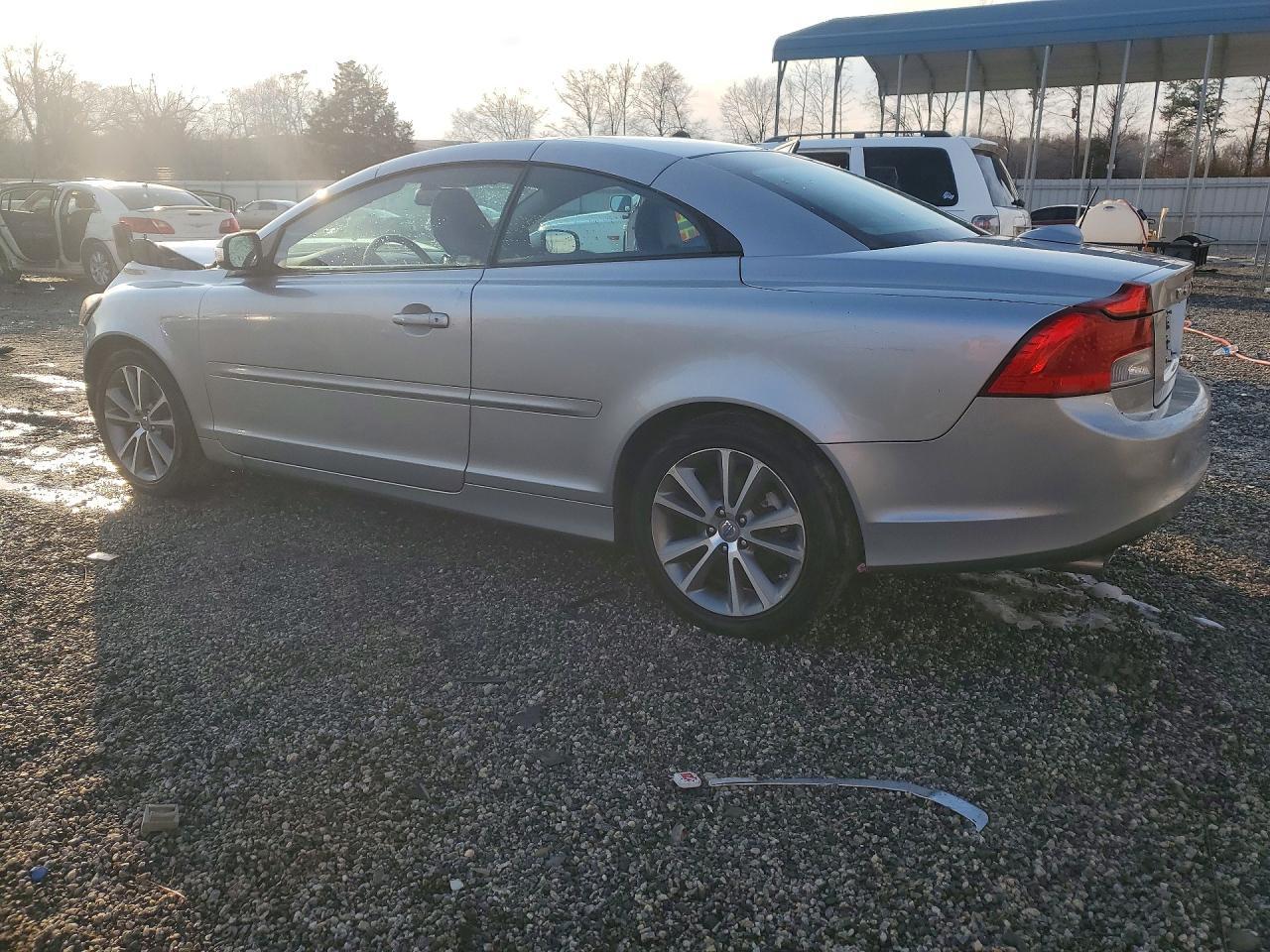 2011 VOLVO C70