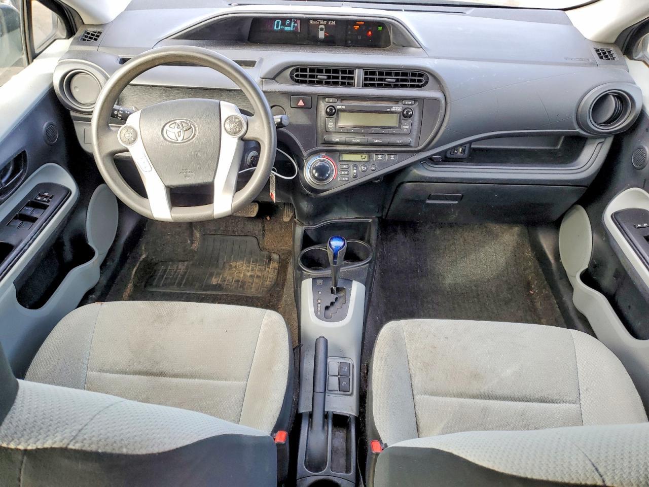 2014 TOYOTA Prius c