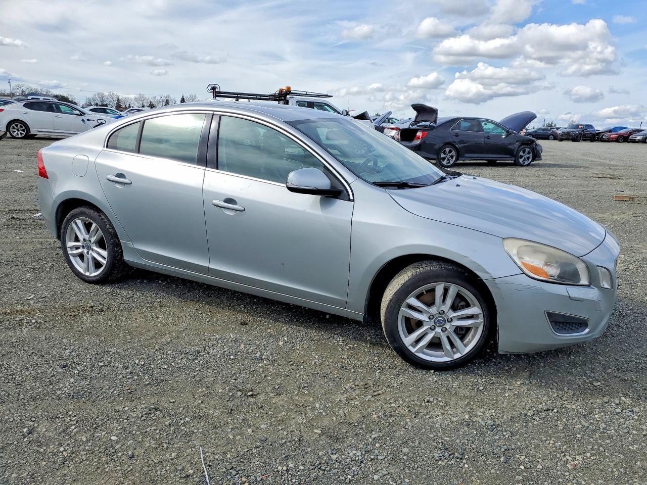 2013 VOLVO S60