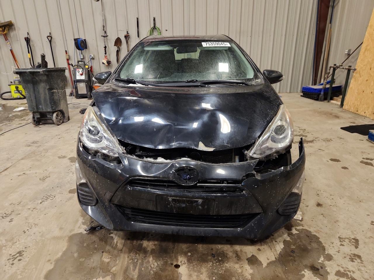 2016 TOYOTA Prius c