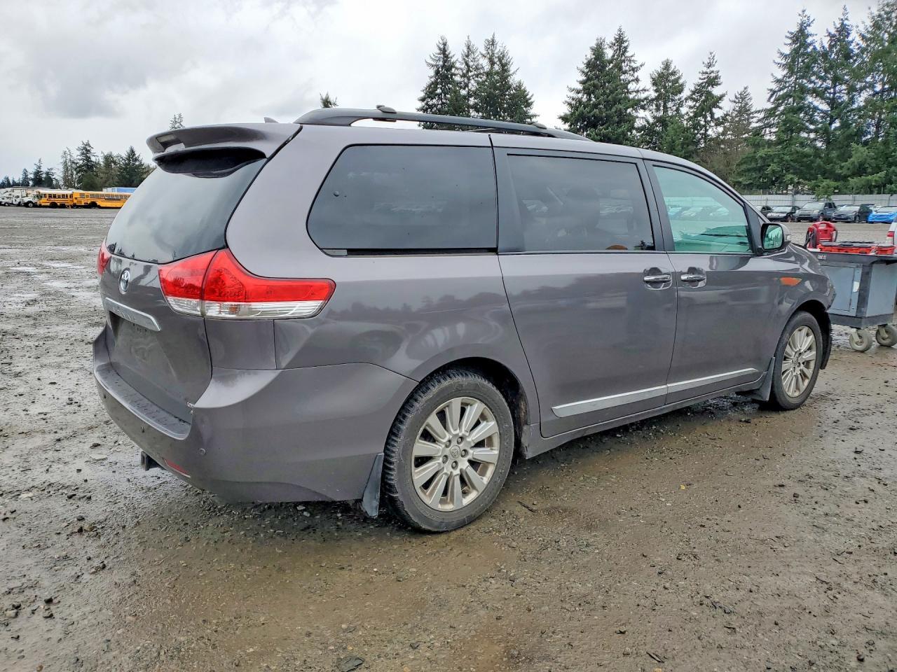 2014 TOYOTA SIENNA