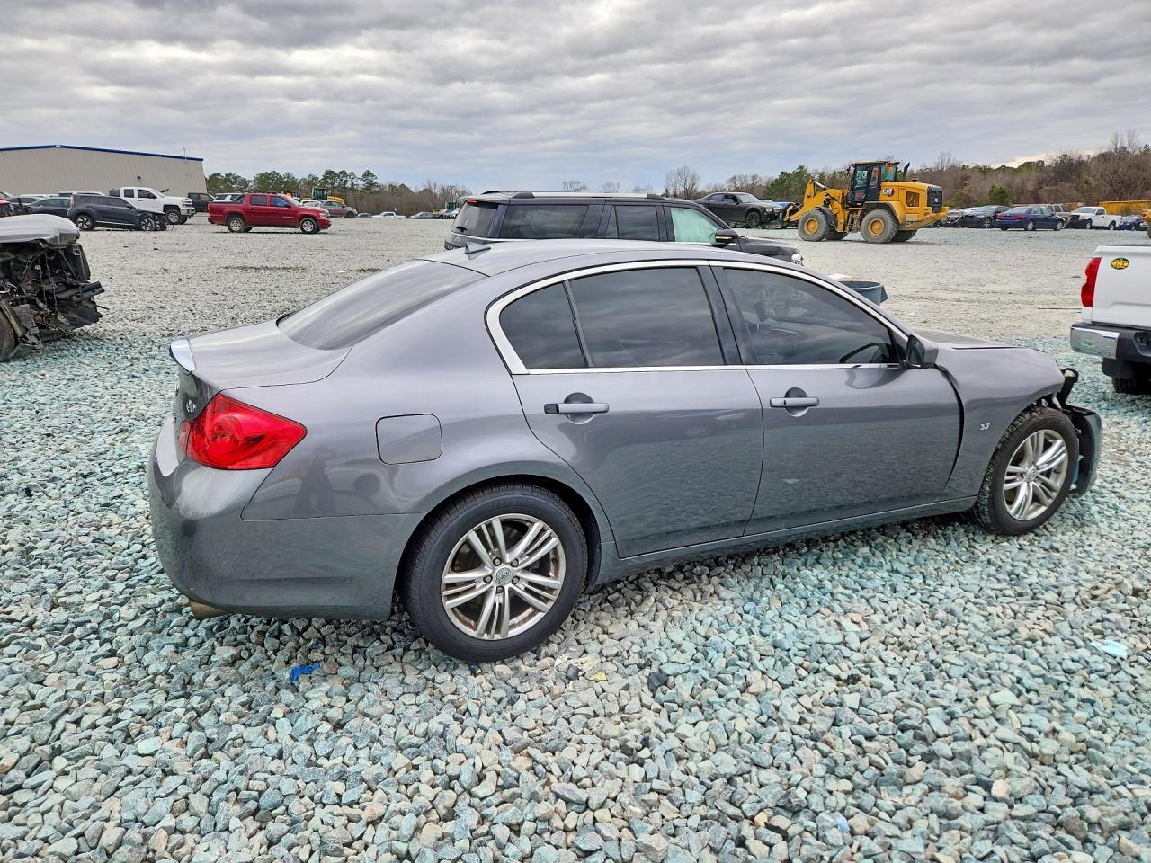 2015 INFINITI Q40