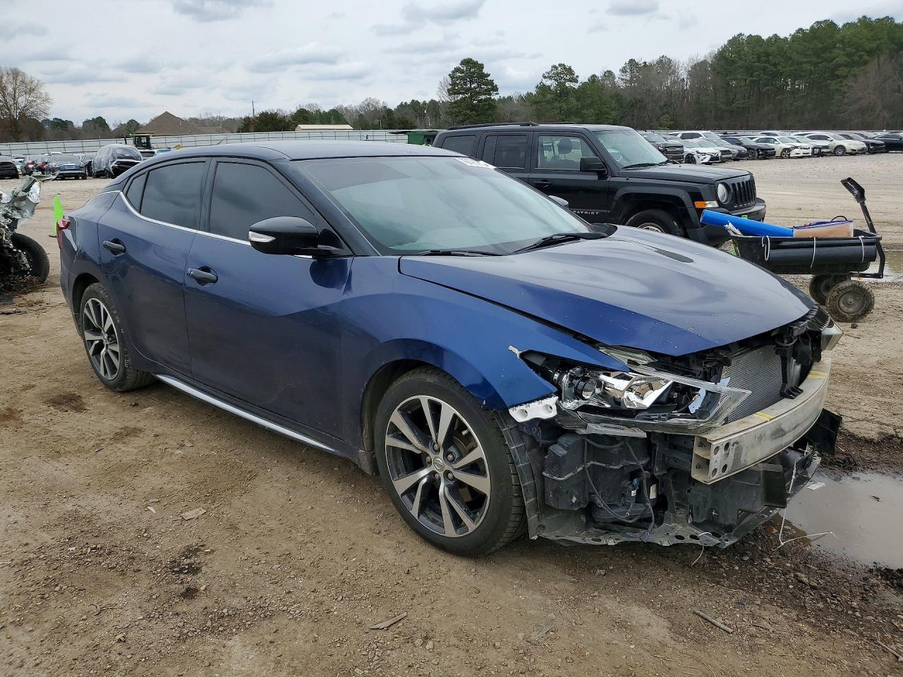 2016 NISSAN Maxima