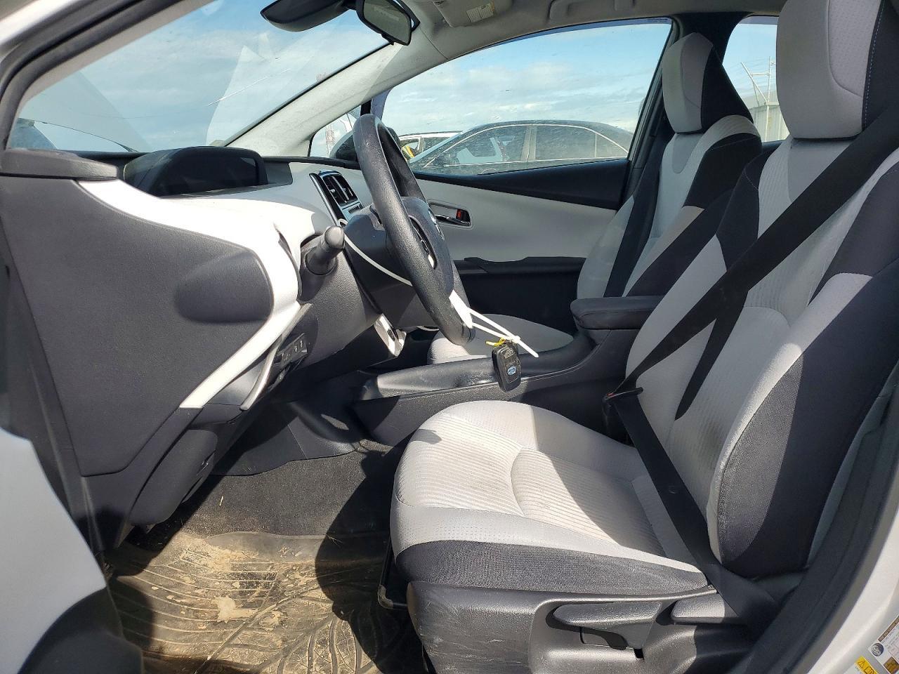 2017 TOYOTA PRIUS