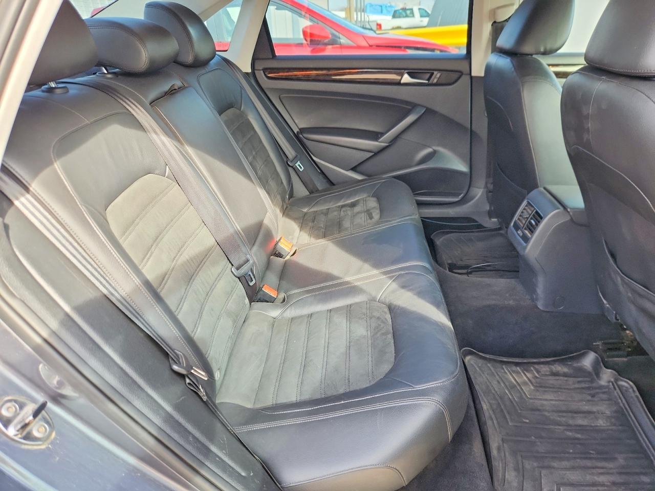 2014 VOLKSWAGEN Passat