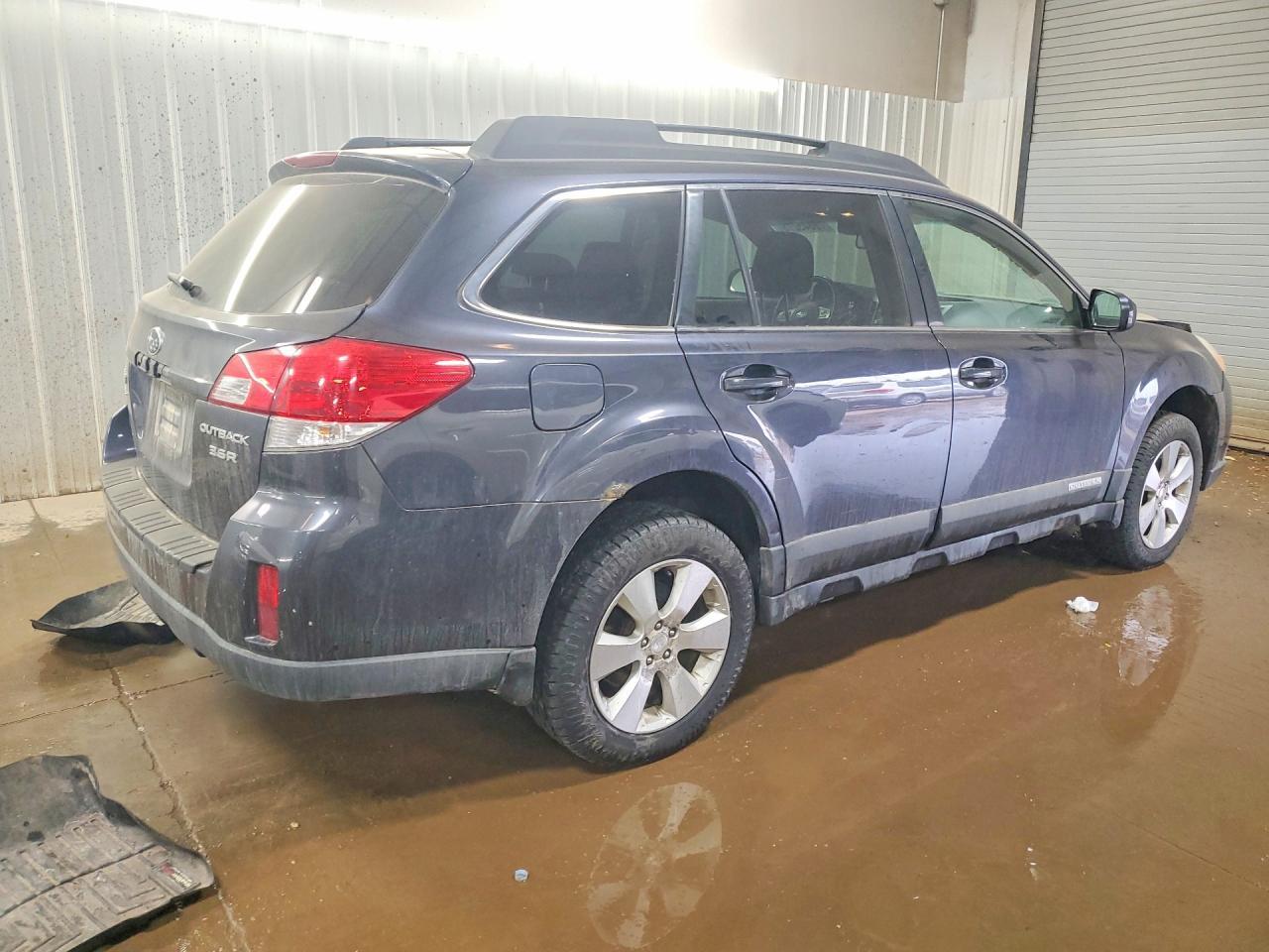 2010 SUBARU Outback