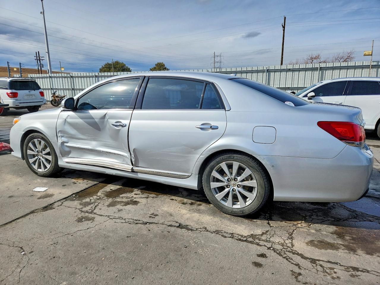 2011 TOYOTA Avalon
