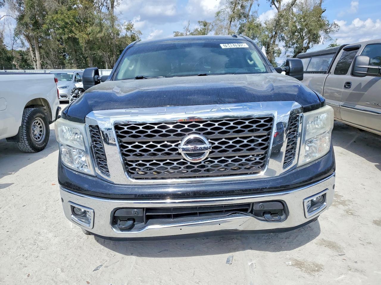 2017 NISSAN Titan