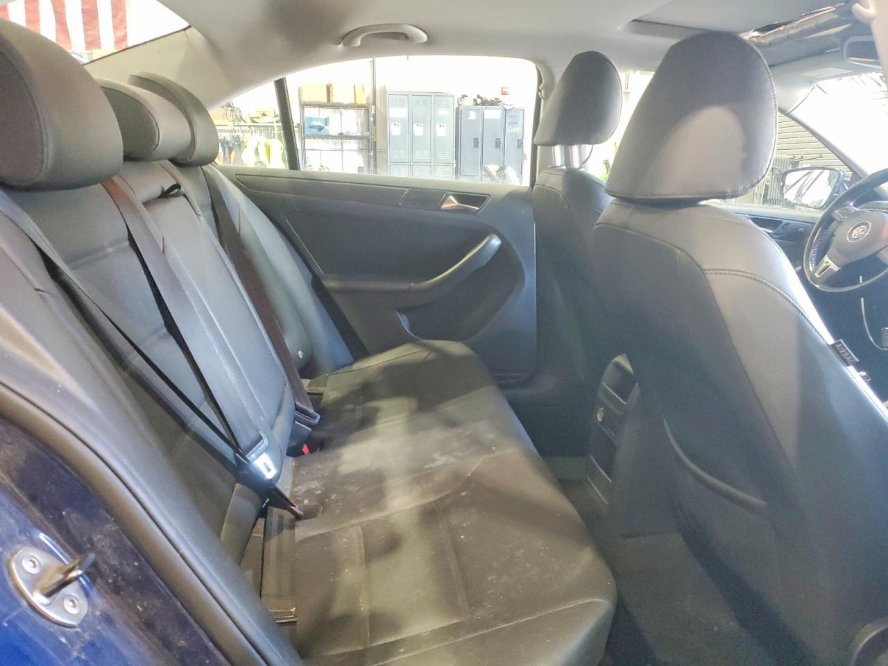 2011 VOLKSWAGEN JETTA