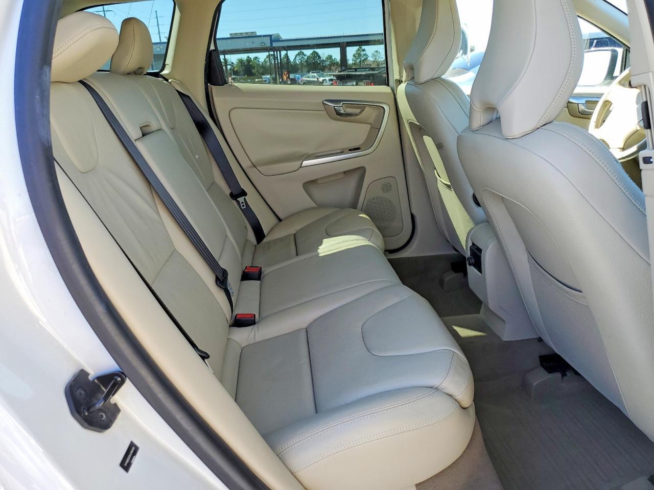 2010 VOLVO XC60