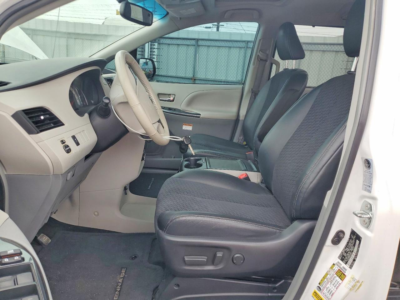 2014 TOYOTA SIENNA