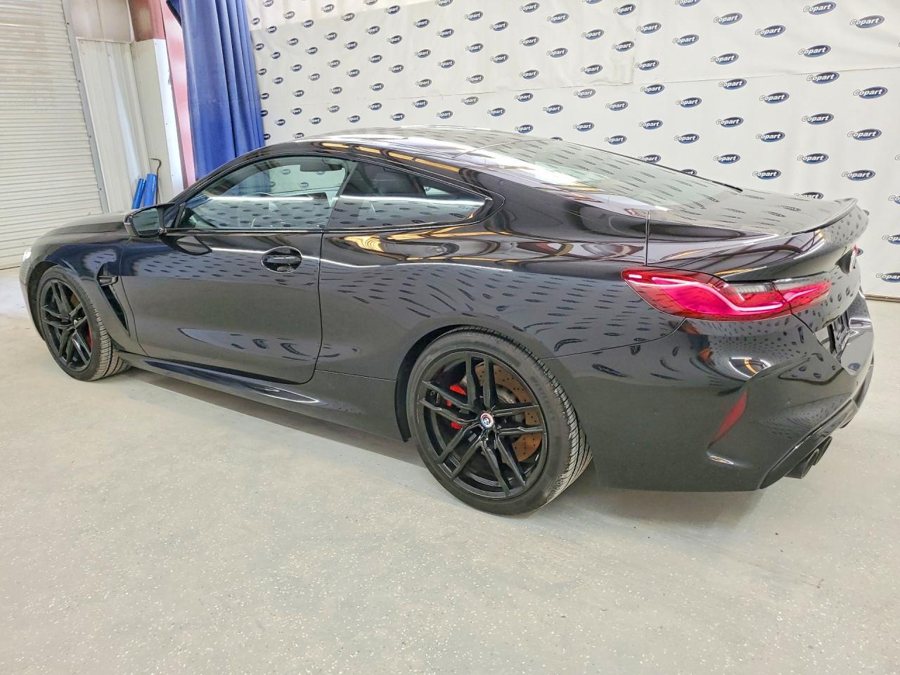 2023 BMW M8