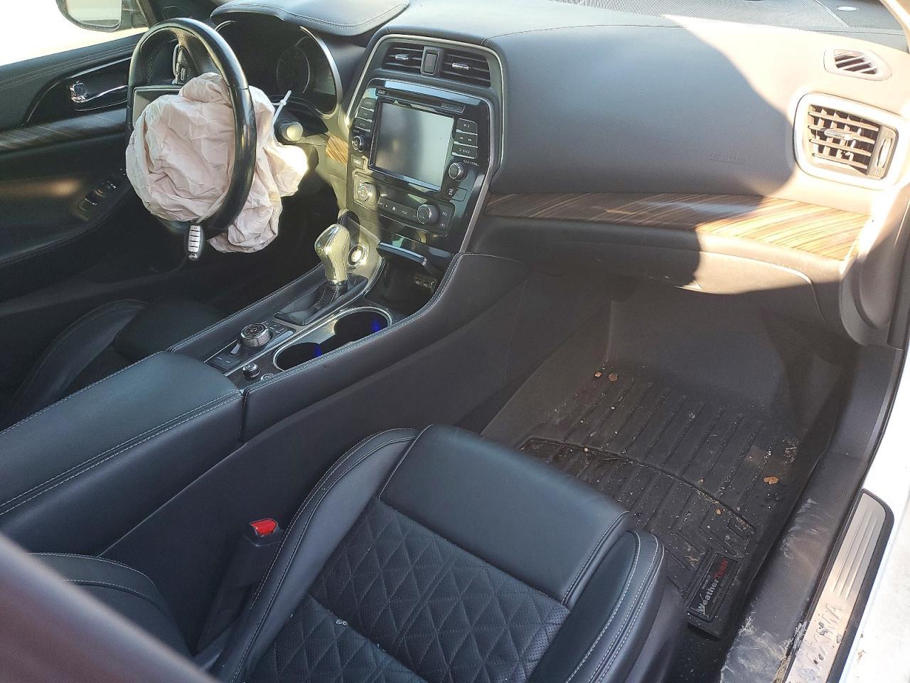 2016 NISSAN Maxima