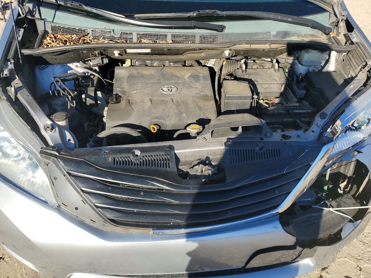2012 TOYOTA SIENNA