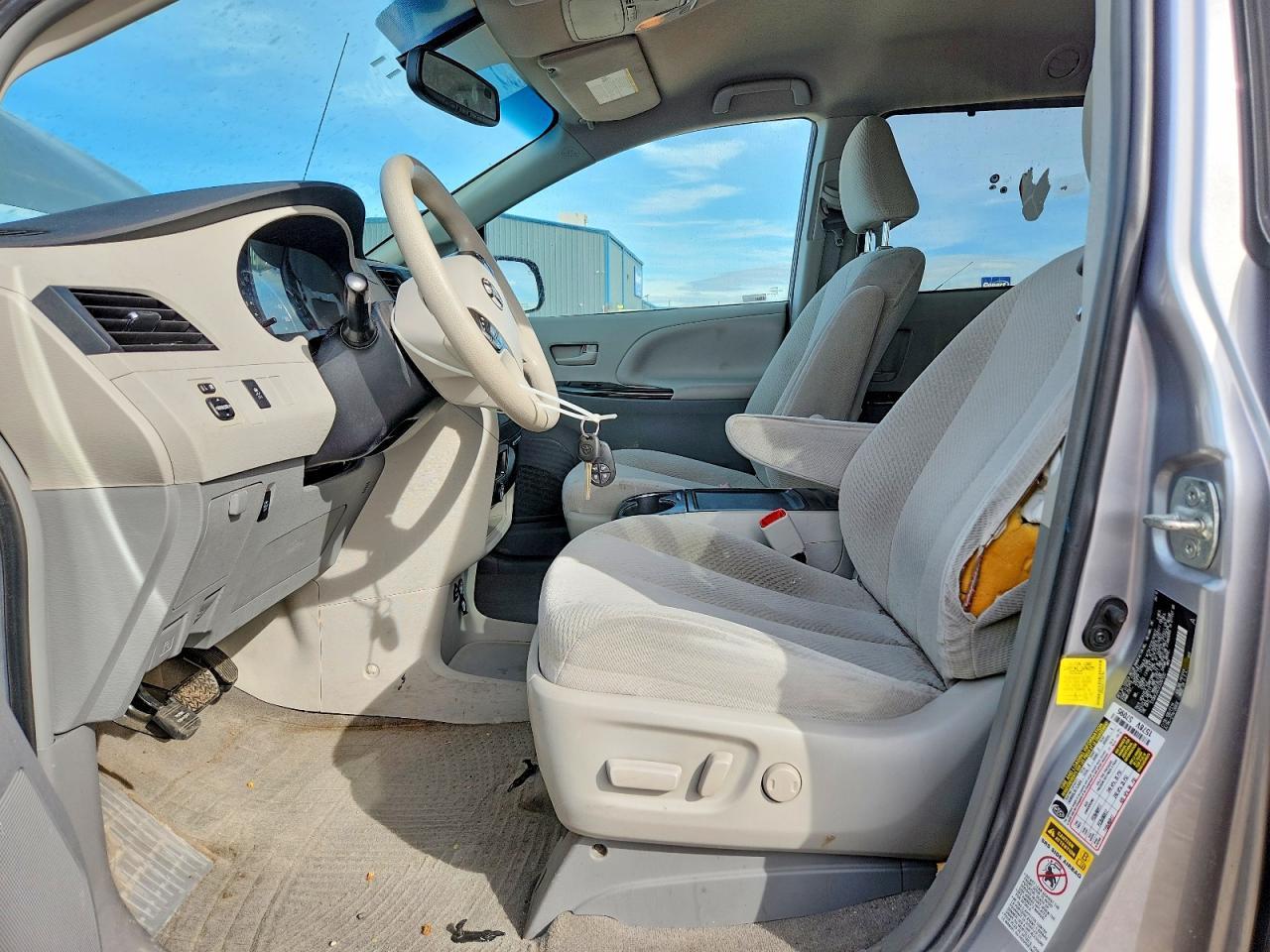 2012 TOYOTA SIENNA
