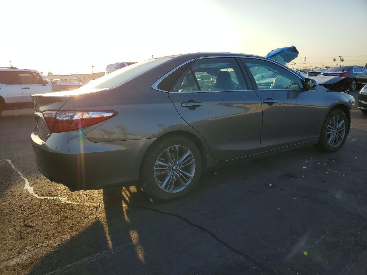 2016 TOYOTA CAMRY