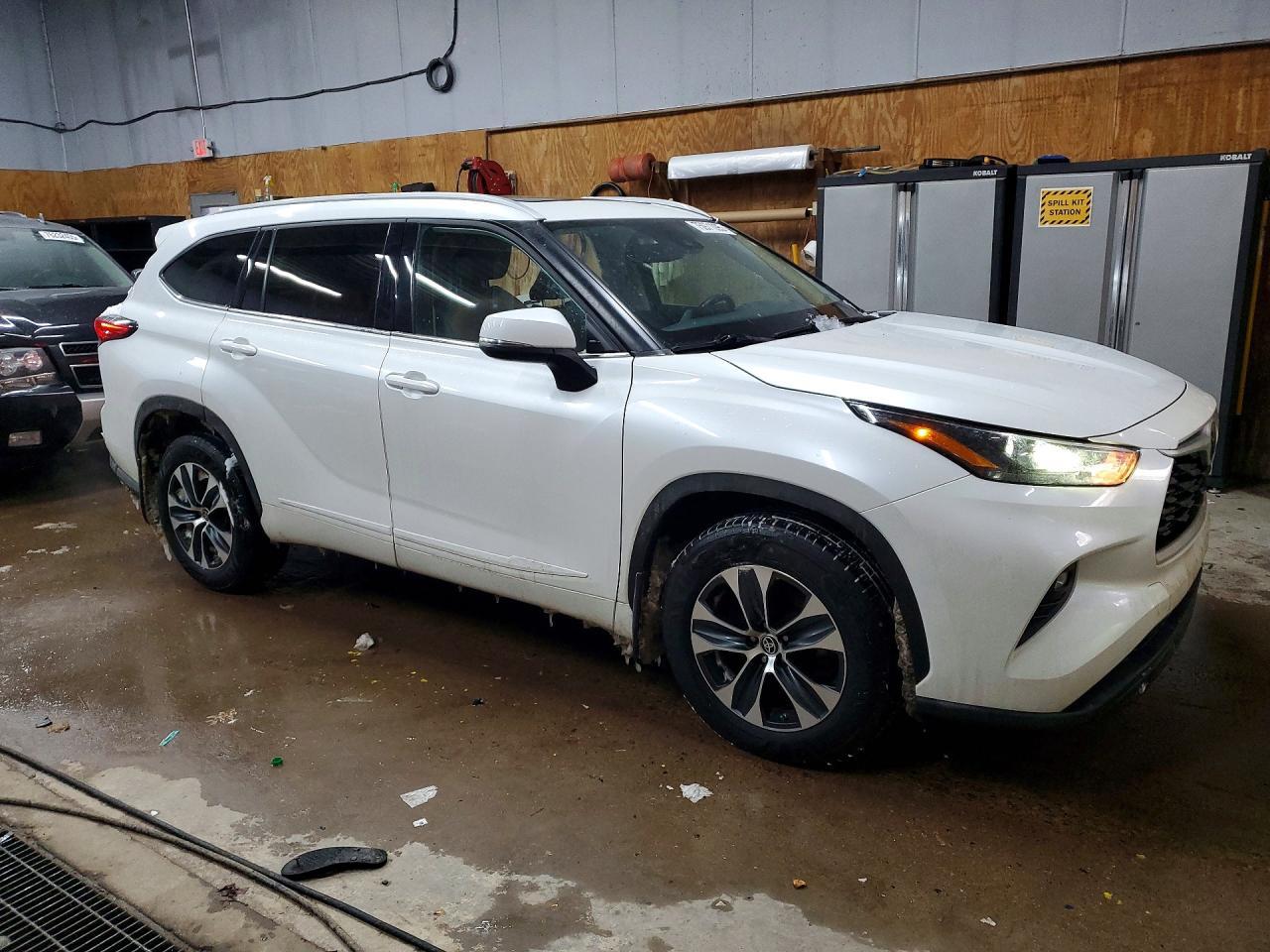 2022 TOYOTA HIGHLANDER