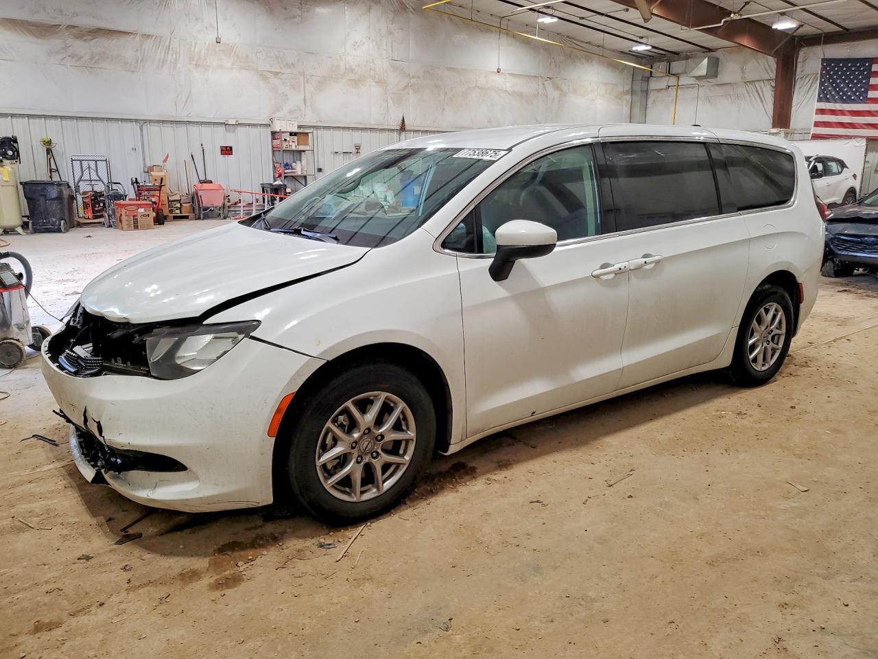 2022 CHRYSLER Voyager