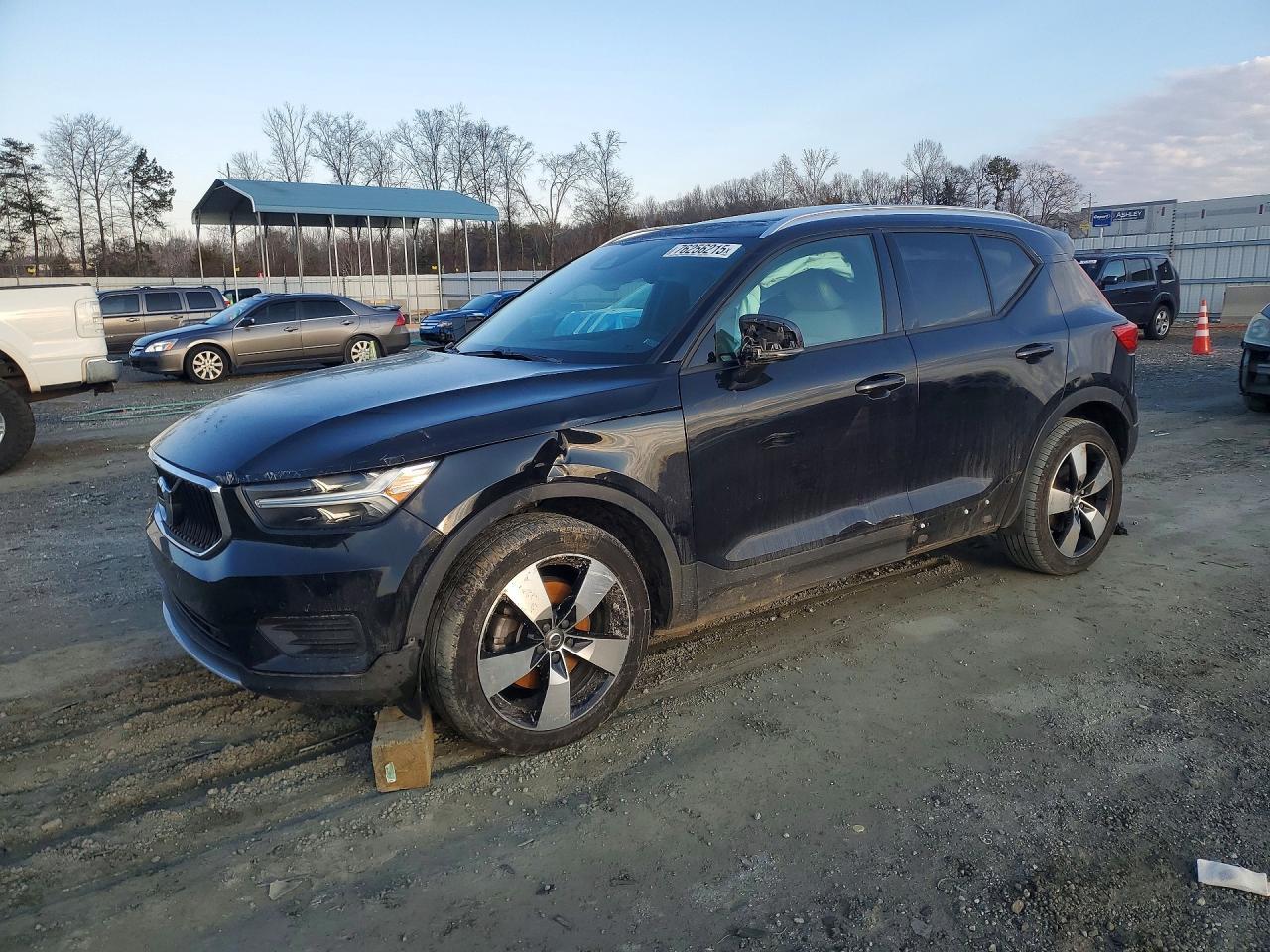 2020 VOLVO XC40