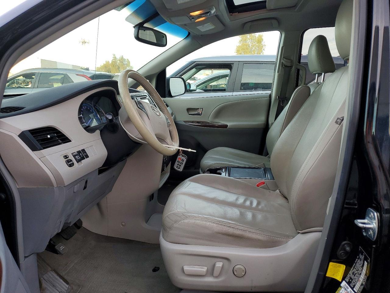 2013 TOYOTA SIENNA