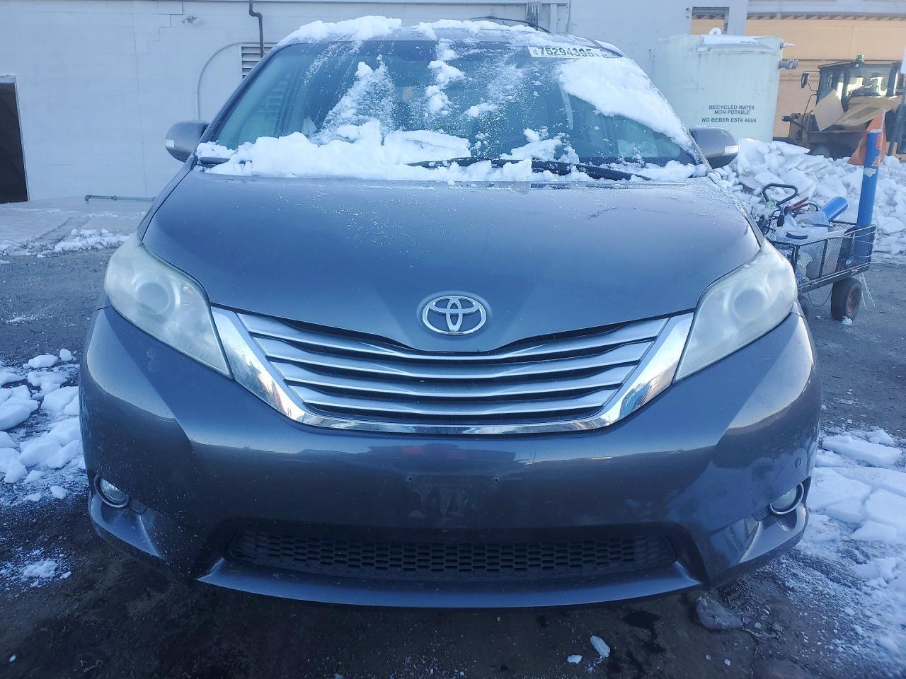 2013 TOYOTA SIENNA